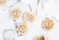 Crispy Scandinavian Rosette Cookies (Rosettbakkelse)