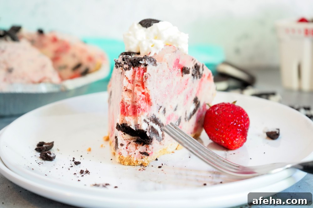Easy strawberry cookies n cream pie 