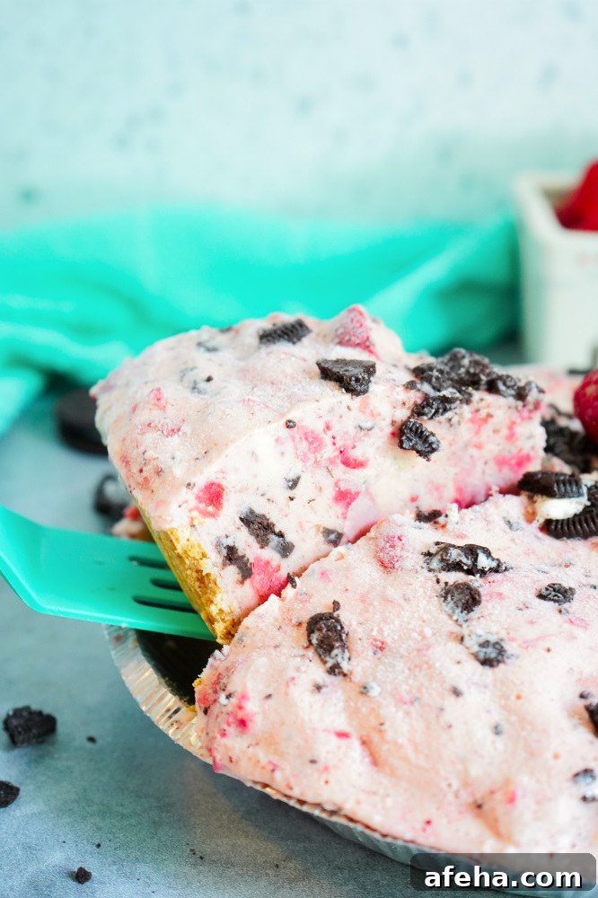 strawberry cookies n cream pie 
