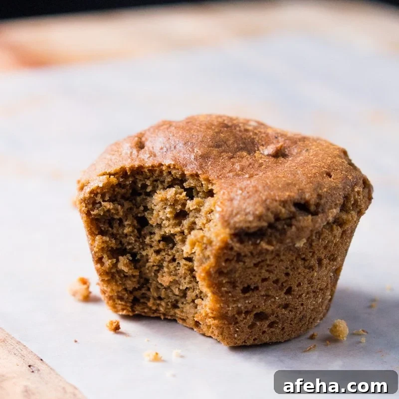 Gluten Free & Keto Pumpkin Spice Latte Muffins (or Cupcakes!) #keto #lowcarb #healthyrecipes #glutenfree #pumpkin #pumpkinspicelatte #muffins #cupcakes